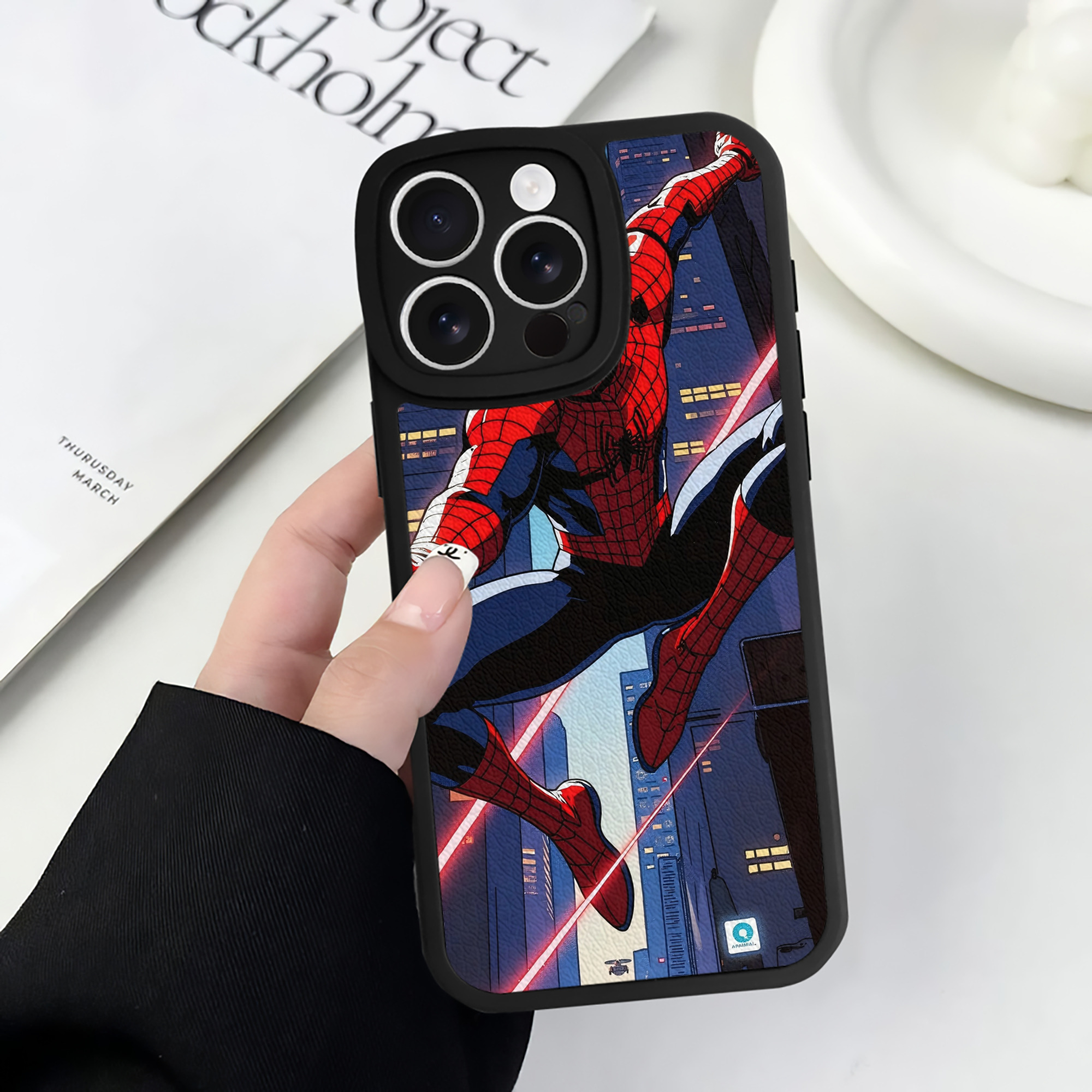 Spider Man スパイダーマン 【iPhone 16シリーズ対応】シリコンスマホケース（レザー調） 材質：シリコン